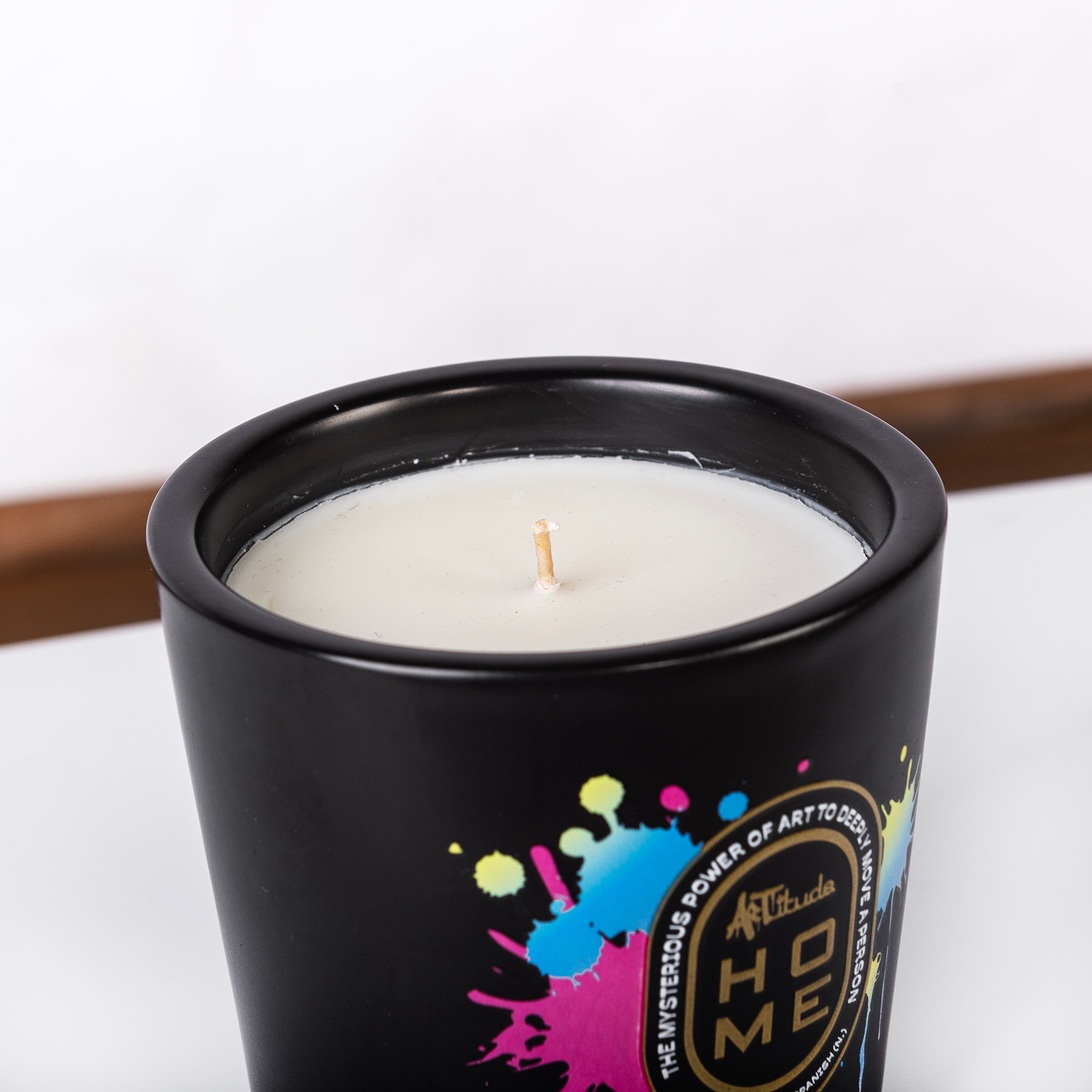 Signature black candle from Artitude Home, blending luxurious Oud, delicate Rose, and earthy Musk for a refined atmosphere.