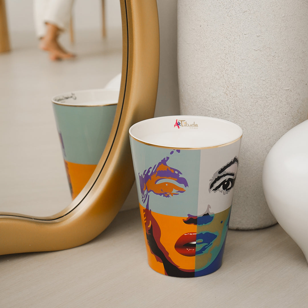 Designer scented candle featuring an Arte Pop design, combining art and fragrance for a one-of-a-kind experience.