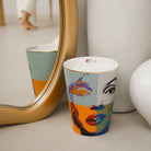 Designer scented candle featuring an Arte Pop design, combining art and fragrance for a one-of-a-kind experience.