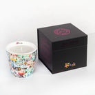 Artistic fragrance candle from the Azul Urbano collection, capturing the essence of capitalism and opposing ideas.