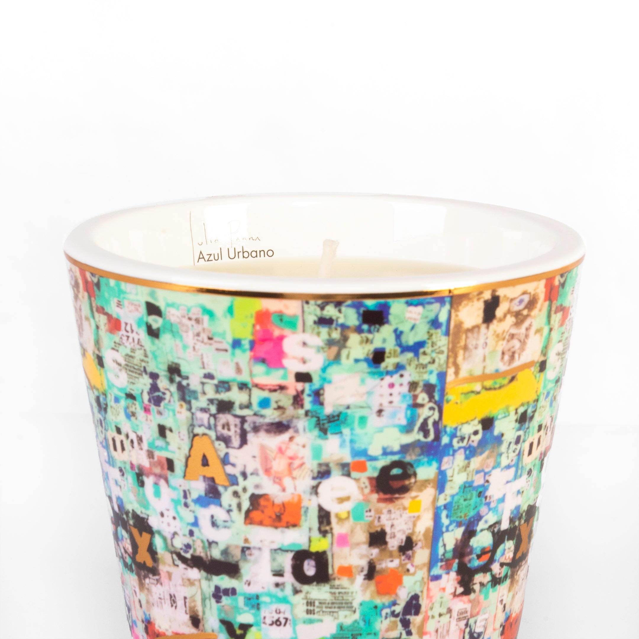 Designer scented candle, blending urban beauty and decay to create a bold and luxurious atmosphere.